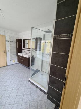 Masterbad mit Doppelwaschbecke - 