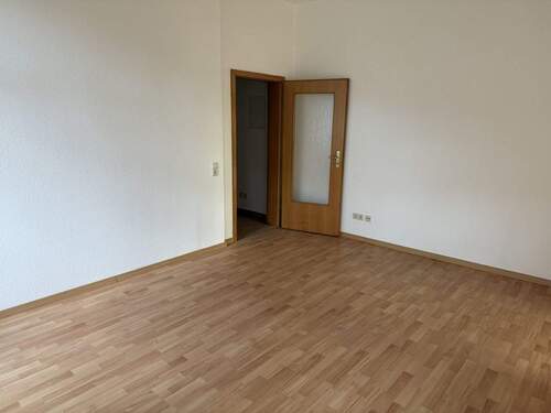 Wohnzimmer mit Zugang Balkon - 