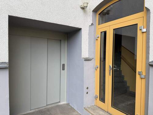 Aufzug außen - Etagenwohnung mit 45,80 m² in Zwickau zur Miete