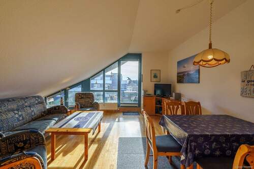 Wohn- und Essbereich, Blick zum Balkon - 