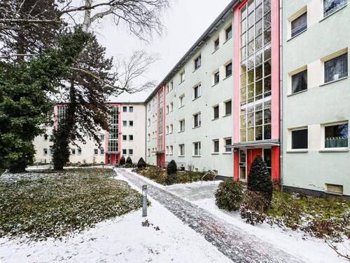 Weg zum Haus - 3 Zimmer Etagenwohnung zum Kaufen in Berlin