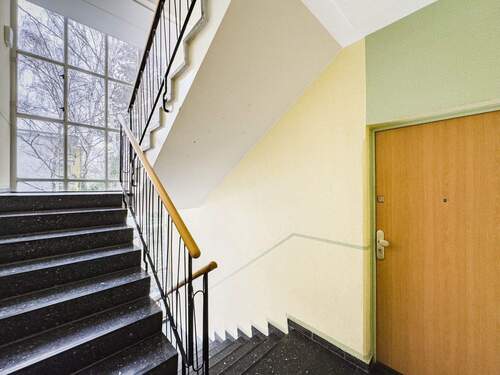 Treppenhaus - Etagenwohnung mit 64,00 m&sup2; in Berlin zum Kaufen