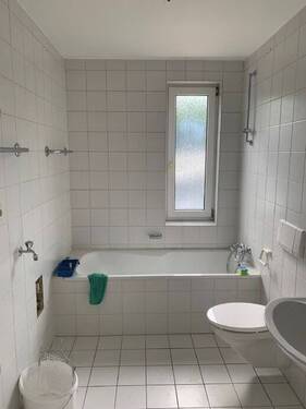 Badezimmer - Etagenwohnung mit 60,00 m&sup2; in Saarbrücken zur Miete