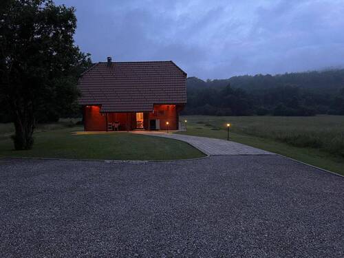 Außenbereich bei Dämmerung - 
