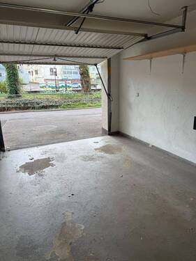 dazugehörende Garage - 