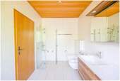 Badezimmer im Erdgeschoss - 