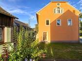 Südwestgiebel mit Parkfläche - 