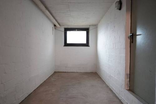 Kellerraum mit Garagenzugang - 