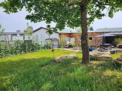 Blick zur Einliegerwohnung.jpg - Wohnen für 2-3 Familien oder Wohnen und Arbeiten - Bungalow + 2 Einliegerwohnungen + Innenpool + Wintergarten + Doppelgarage!