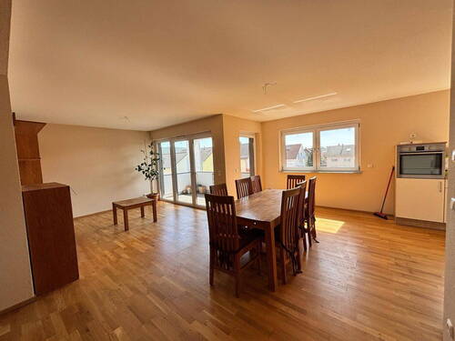 Essbereich - Barrierearme 3,5 Zimmer-Wohnung (104 m2) mit Loggia & Aufzug