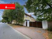 Straßenansicht - Platz für Familie, Freizeit und Hobby