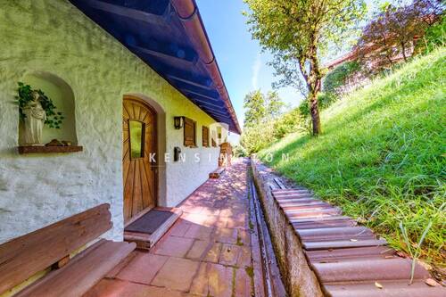 Eingangsbereich - 6 Zimmer Mehrfamilienhaus, Wohnhaus zum Kaufen in Tegernsee / Leeberg