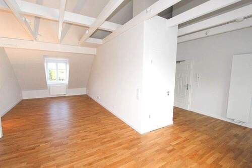 Wohnzimmer - 2 Zimmer Etagenwohnung in Hannover