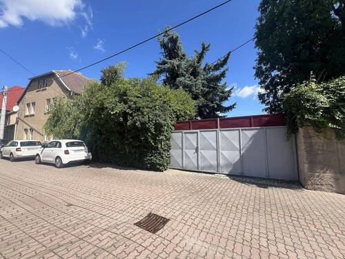 Zufahrt auf den Hof - 