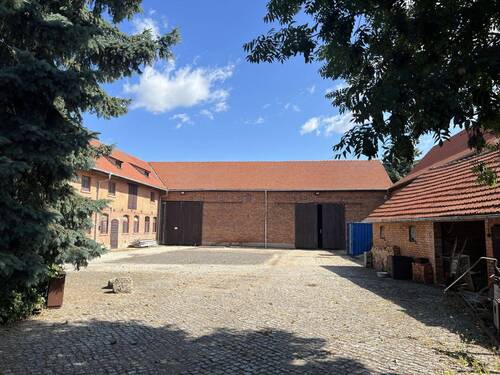 Hofblick - 8 Zimmer Bauernhaus, Landhaus in Döllstädt