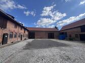 Hof mit Blick auf die Scheune - 