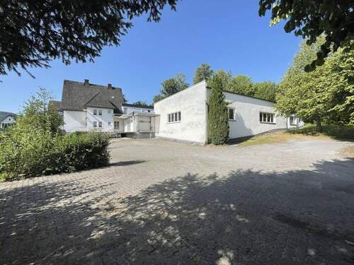 Ansicht Haus u. Halle - 