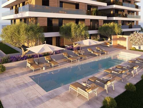 Gemeinschaftspool mit mehreren Liegen - 