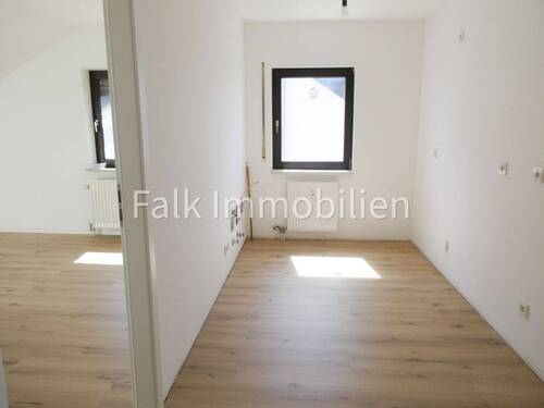 offene Küche mit angrenzendem Schafzimmer - 