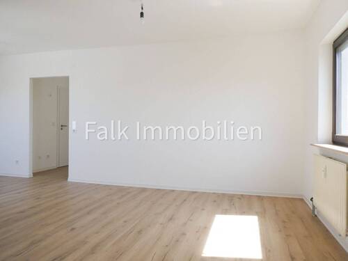 Wohn-/Essbereich mit Zugang Dachloggia - 2 Zimmer Etagenwohnung in Brühl