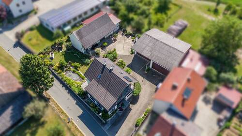 Haus, Nebengebäude, Fahrzeughalle, Garten - 