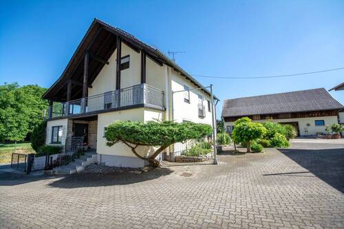 Zufahrt / Innenhof - Einfamilienhaus mit 220,00 m² in Seubersdorf in der Oberpfalz / Freihausen zum Kaufen