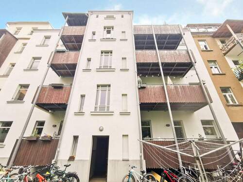 Hausansicht hinten - 2 Zimmer Etagenwohnung zum Kaufen in Leipzig