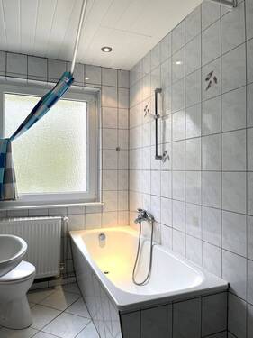 Tageslichtbadezimmer - 5 Zimmer Etagenwohnung in Clausthal-Zellerfeld