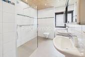  Tageslichtbad mit Dusche Obergeschoss - 