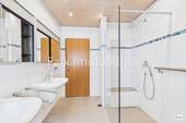  Tageslichtbad mit Dusche Obergeschoss - 