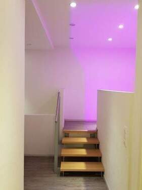 Eingang mit Treppe zu Küche oder Rezeption - 