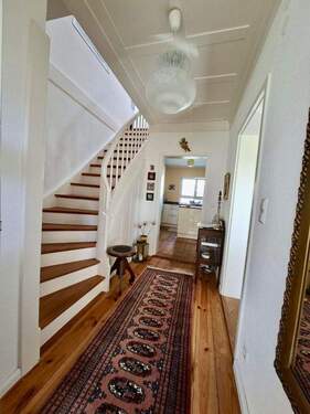 Eingangsbereich mit Treppe - 5 Zimmer Einfamilienhaus zum Kaufen in Konstanz