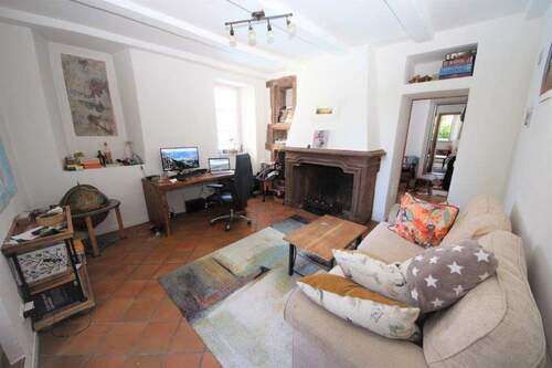 1. OG Wohnzimmer - Etagenwohnung mit 60,00 m² in Trier zur Miete