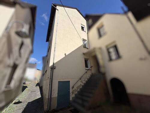 Titelbild - Reihenmittelhaus mit drei Apartments