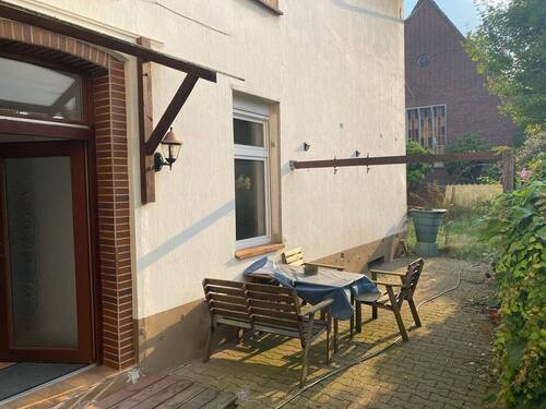 Terrasse im rückwärtigen Bereich - 9 Zimmer Mehrfamilienhaus, Wohnhaus in Duisburg