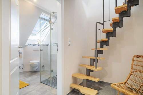 Flur mit Blick ins Bad OG WE1 - 