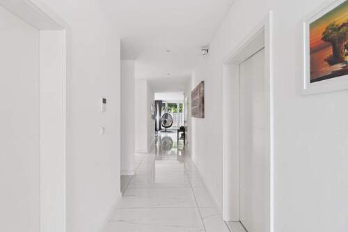 Diele EG - 8 Zimmer Doppelhaushälfte zum Kaufen in Neuss