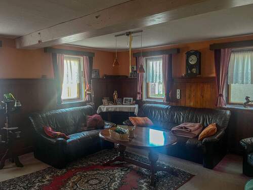 Wohnzimmer - 6 Zimmer Einfamilienhaus zum Kaufen in Saalfeld