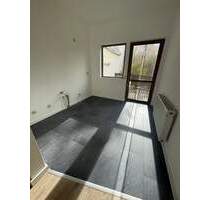 helle 2 Zimmer-Wohnung mit Loggia am Postplatz - Naumburg