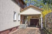 Einfahrt und Garage - 