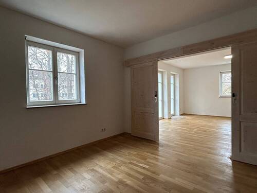 Wohnzimmer im EG - Doppelhaushälfte mit 175,00 m² in Herzogenaurach zum Kaufen