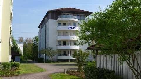 M608_Ansicht-SW - 2-Zi.-Whng, -reserviert baw- 3.OG, ca.79m², Wohnzimer 31m², Wanne und Dusche, großer Balkon, Lift, Einbaumöbel, TG-Platz, frei