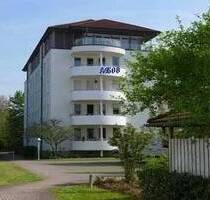 2-Zi.-Whng, -reserviert baw- 3.OG, ca.79m², Wohnzimer 31m², Wanne und Dusche, großer Balkon, Lift, Einbaumöbel, TG-Platz, frei - Nürnberg Rehhof
