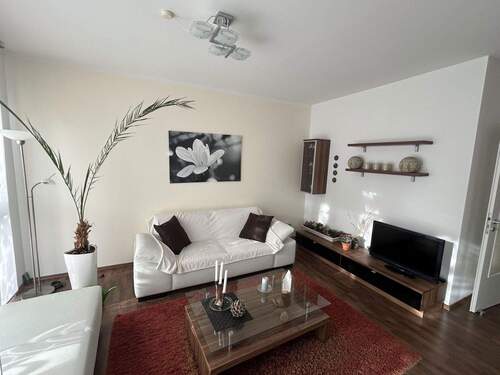 Wohnzimmer - 2 Zimmer Etagenwohnung zum Kaufen in Nürnberg