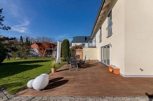 Gepflegtes Ambiente - Doppelhaushälfte mit 138,00 m² in München zum Kaufen