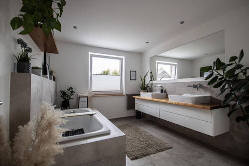 Badzimmer 1. OG - 4 Zimmer Doppelhaushälfte in Mönchengladbach