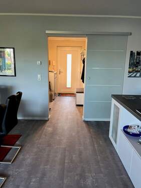 Blick in den Flur vom Wohnzimmer - 2 Zimmer Terrassenwohnung zur Miete in Bad Schwartau