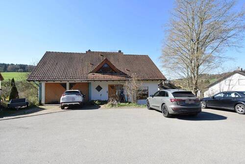 Hausansicht Vorderseite - 6 Zimmer Einfamilienhaus in Stockach