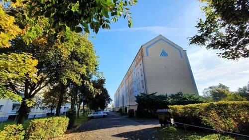 Außenansicht - Erstbezug nach Sanierung - 3-RWE im EG mit Balkon