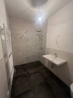 Beispiel Badezimmer - Etagenwohnung mit 81,20 m² in Schlitz zur Miete